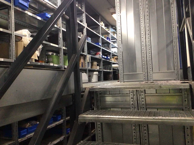 Entresolvloer met magazijnstellingen - afbeelding 10 van  13