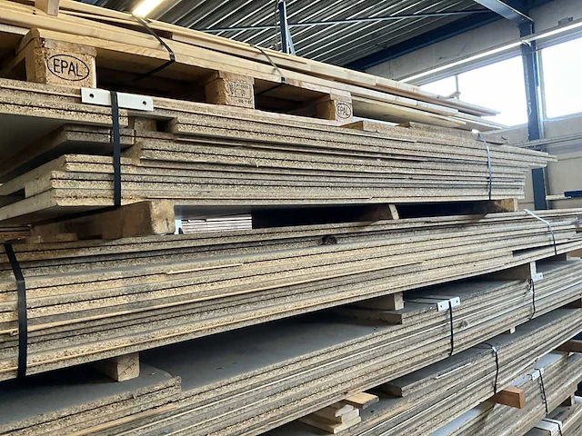 Entresolvloer met trap en leuning circa 15x10mtr - afbeelding 5 van  19