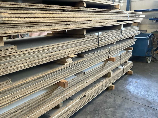 Entresolvloer met trap en leuning circa 15x10mtr - afbeelding 6 van  19