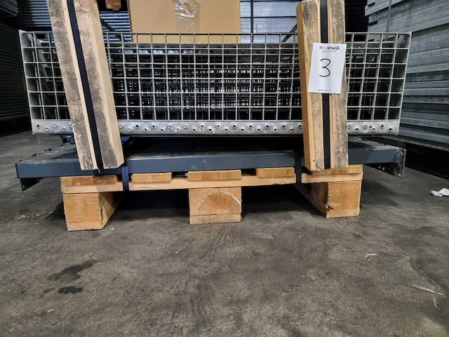 Entresolvloer met trap en leuning circa 15x10mtr - afbeelding 10 van  19