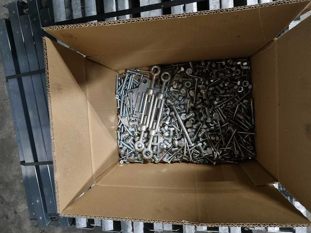 Entresolvloer met trap en leuning circa 15x10mtr - afbeelding 11 van  19