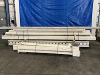 Entresolvloer met trap en leuning circa 15x10mtr
