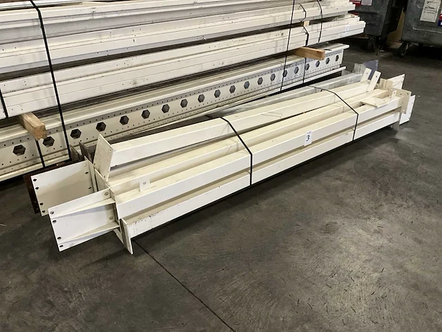Entresolvloer met trap en leuning circa 15x10mtr - afbeelding 12 van  19
