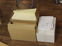 Enveloppen in diverse maten en uitvoeringen in drie dozen. - afbeelding 1 van  2