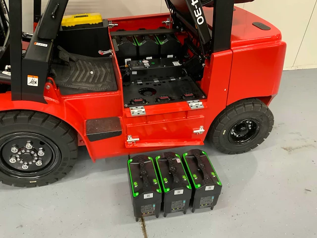Ep x4-30 - 4.8 meter triplex, uitneembare accu's incl. docking station accu's, free-lift, side-shift vorkheftruck - afbeelding 22 van  37