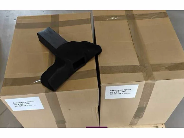 Epdm dakdoorvoeren recht (stadsuitloop) 60 x 80 mm (60x) - afbeelding 1 van  4