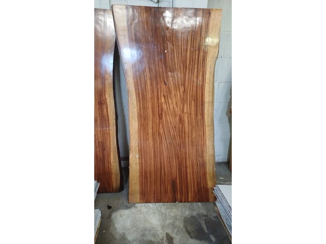 Epoxy boomstamtafel suar walnoot 180x90 binnen/buiten, sanderz, 2025 - afbeelding 1 van  6