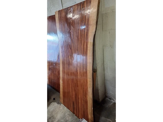 Epoxy boomstamtafel suar walnoot 180x90 binnen/buiten, sanderz, 2025 - afbeelding 2 van  6