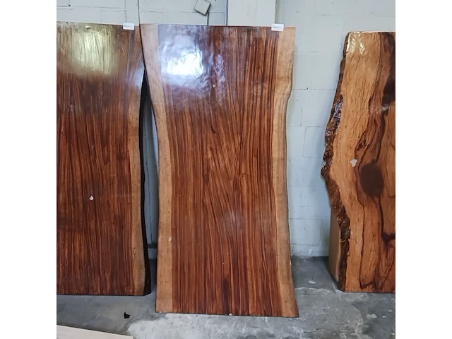 Epoxy boomstamtafel suar walnoot 180x90 binnen/buiten, sanderz, 2025 - afbeelding 3 van  6