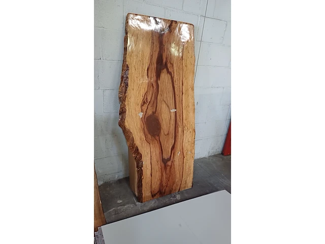 Epoxy boomstamtafel suar walnoot 180x90 binnen/buiten, sanderz, 2025 - afbeelding 1 van  5