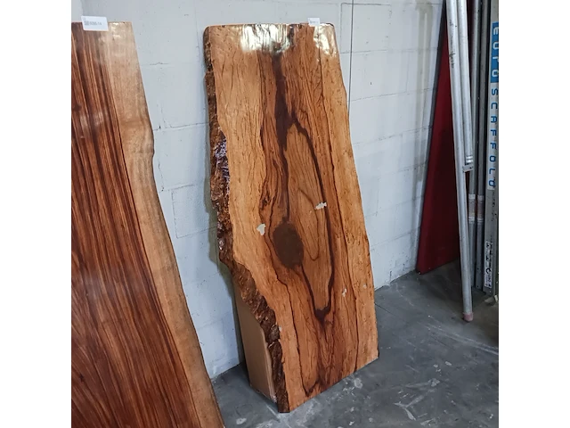 Epoxy boomstamtafel suar walnoot 180x90 binnen/buiten, sanderz, 2025 - afbeelding 5 van  5
