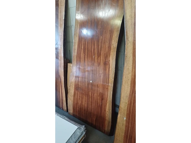 Epoxy boomstamtafel suar walnoot 180x90 binnen/buiten, sanderz, 2025 - afbeelding 2 van  5