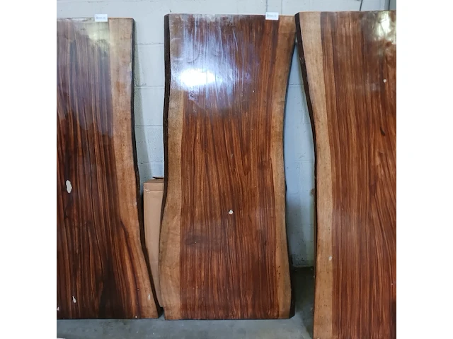 Epoxy boomstamtafel suar walnoot 180x90 binnen/buiten, sanderz, 2025 - afbeelding 3 van  5