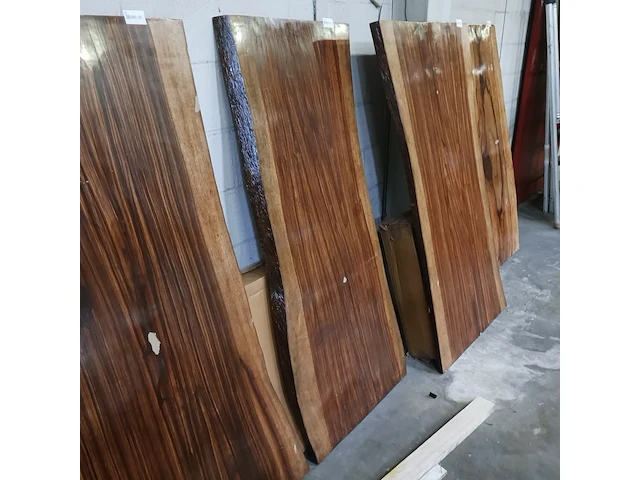 Epoxy boomstamtafel suar walnoot 180x90 binnen/buiten, sanderz, 2025 - afbeelding 5 van  5