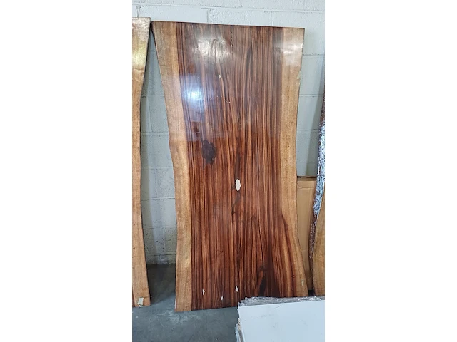 Epoxy boomstamtafel suar walnoot 180x90 binnen/buiten, sanderz, 2025 - afbeelding 1 van  5