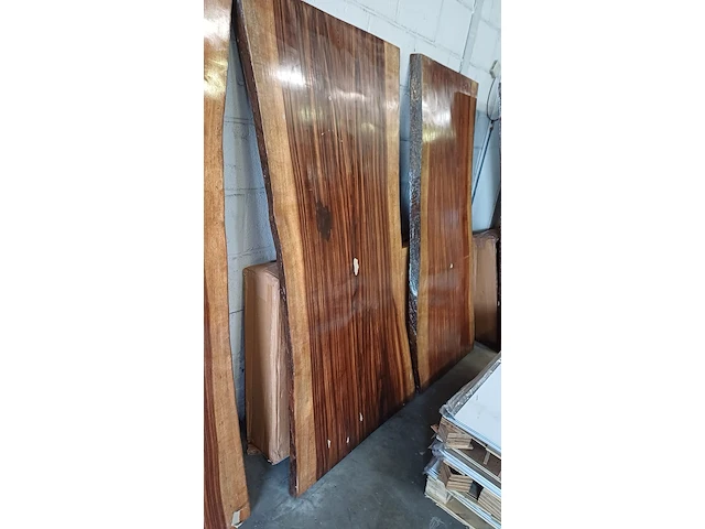 Epoxy boomstamtafel suar walnoot 180x90 binnen/buiten, sanderz, 2025 - afbeelding 2 van  5