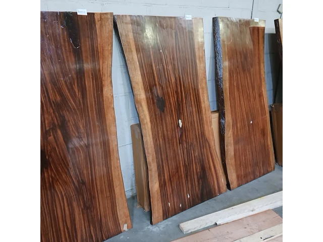 Epoxy boomstamtafel suar walnoot 180x90 binnen/buiten, sanderz, 2025 - afbeelding 5 van  5