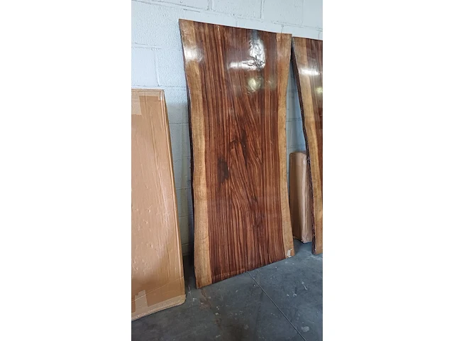 Epoxy boomstamtafel suar walnoot 180x90 binnen/buiten, sanderz, 2025 - afbeelding 1 van  5