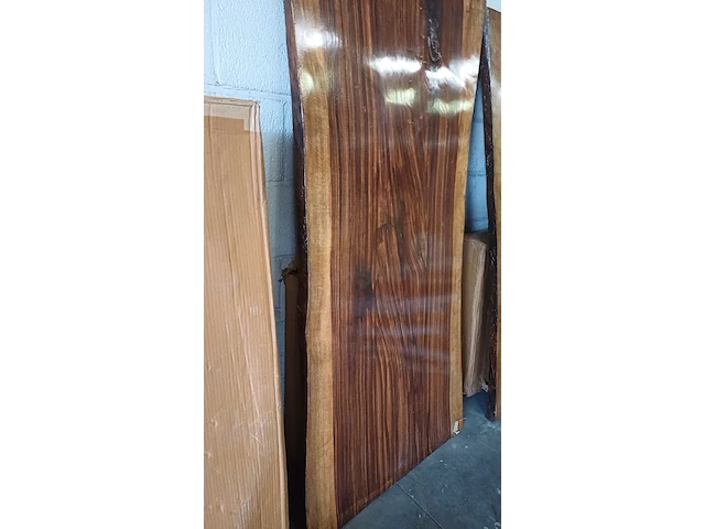 Epoxy boomstamtafel suar walnoot 180x90 binnen/buiten, sanderz, 2025 - afbeelding 2 van  5