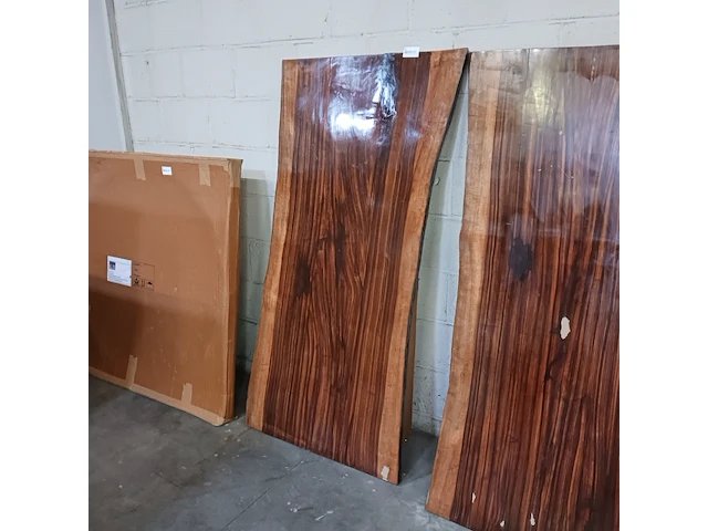 Epoxy boomstamtafel suar walnoot 180x90 binnen/buiten, sanderz, 2025 - afbeelding 5 van  5