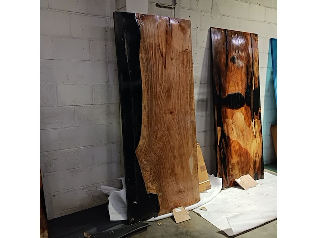 Epoxy buiten binnen eettafel 240x100, 2025 - afbeelding 1 van  4