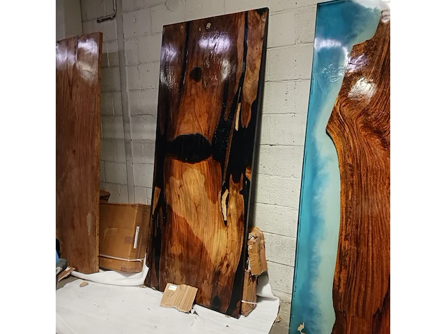 Epoxy buiten binnen eettafel 240x100, 2025 - afbeelding 1 van  6