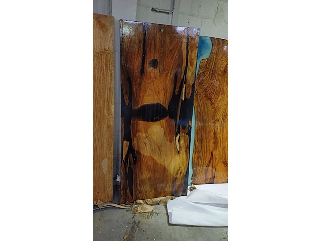 Epoxy buiten binnen eettafel 240x100, 2025 - afbeelding 2 van  6