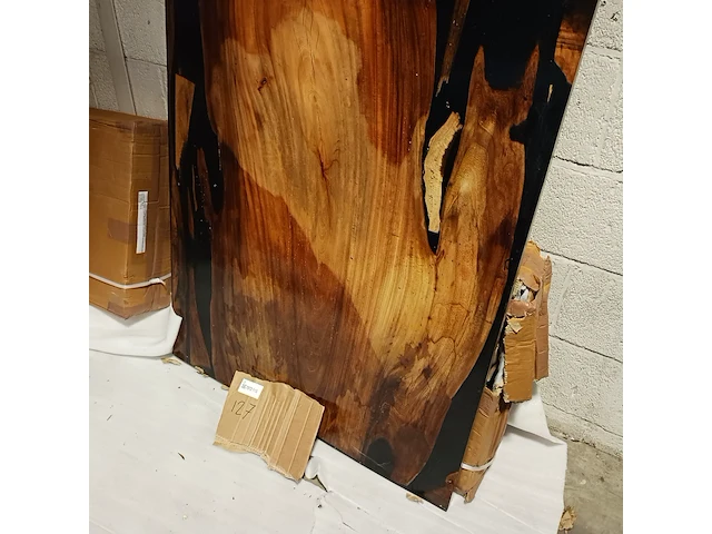 Epoxy buiten binnen eettafel 240x100, 2025 - afbeelding 5 van  6