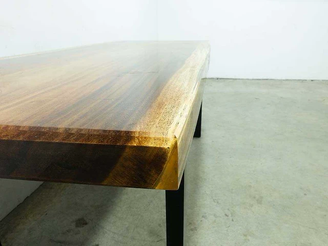 Epoxy eetkamertafel boomstam - afbeelding 6 van  6