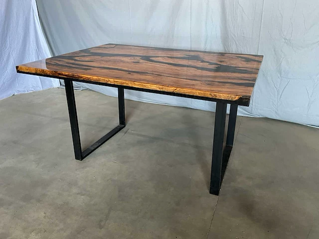 Epoxy eetkamertafel - afbeelding 1 van  22
