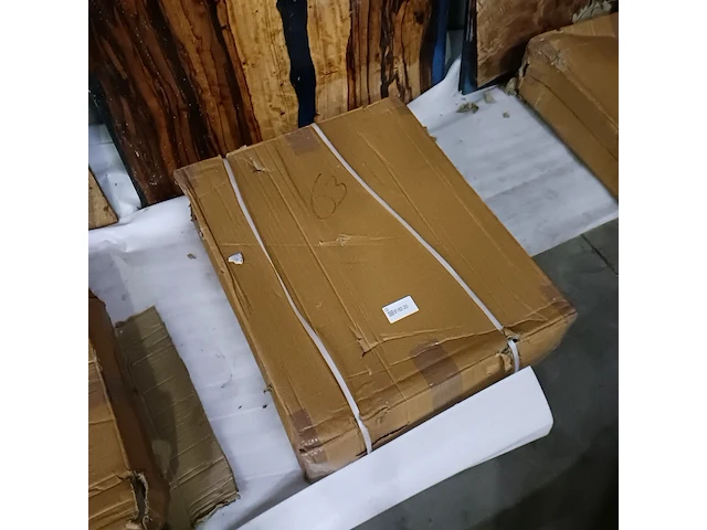 Epoxy suar/walnut wood tafel binnen/buiten incl. x poten(2), sanderz, 2025 - afbeelding 4 van  4