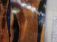 Epoxy suar/walnut wood tafel binnen/buiten incl. x poten(2), sanderz, 2025 - afbeelding 2 van  4