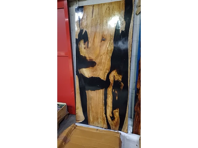 Epoxy suar/walnut wood tafel binnen/buiten incl. x poten(2), sanderz, 2025 - afbeelding 2 van  4