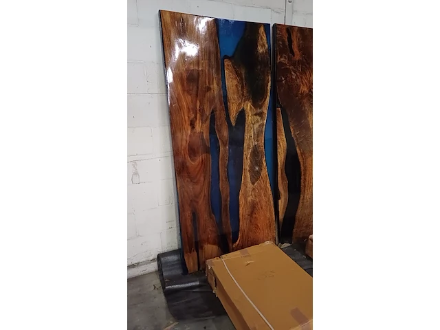 Epoxy suar/walnut wood tafel binnen/buiten incl. x poten(2), sanderz, 2025 - afbeelding 1 van  4