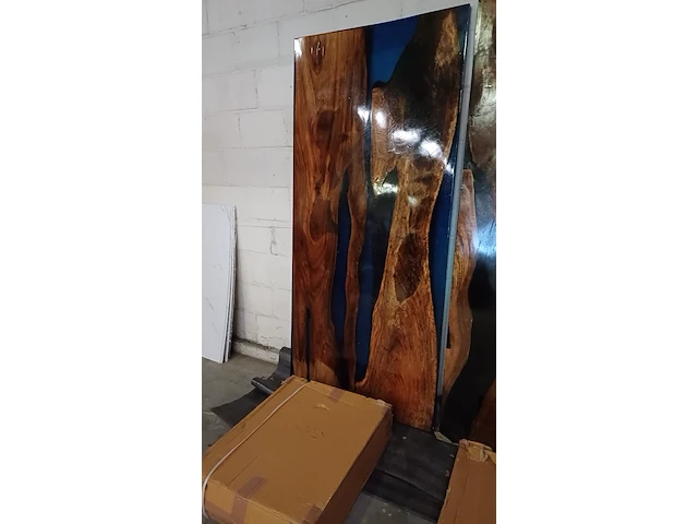 Epoxy suar/walnut wood tafel binnen/buiten incl. x poten(2), sanderz, 2025 - afbeelding 2 van  4