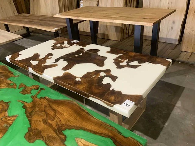 Epoxy tafel - afbeelding 1 van  3