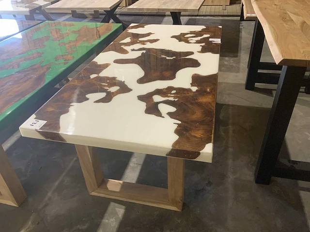 Epoxy tafel - afbeelding 2 van  3