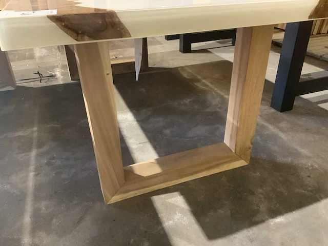 Epoxy tafel - afbeelding 3 van  3