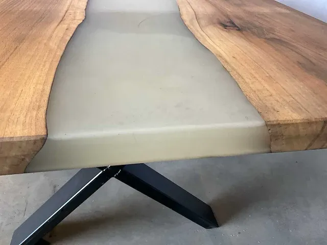 Epoxy vergadertafel - afbeelding 15 van  22