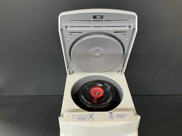 Eppendorf centrifuge 5424 - afbeelding 3 van  4