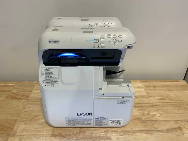 Epson eb-685wi beamer (2x) - afbeelding 1 van  4