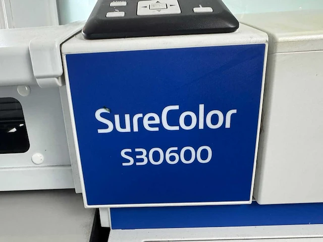 Epson surecolor sc-s30600 (k191a) eco-solvent grootformaat printer - afbeelding 3 van  10