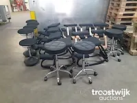 Ergonomische kruk en kniestoel