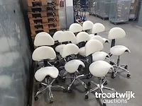 Ergonomische zadelkruk met rugleuning - afbeelding 3 van  5