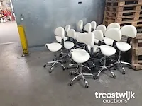 Ergonomische zadelkruk met rugleuning - afbeelding 5 van  5