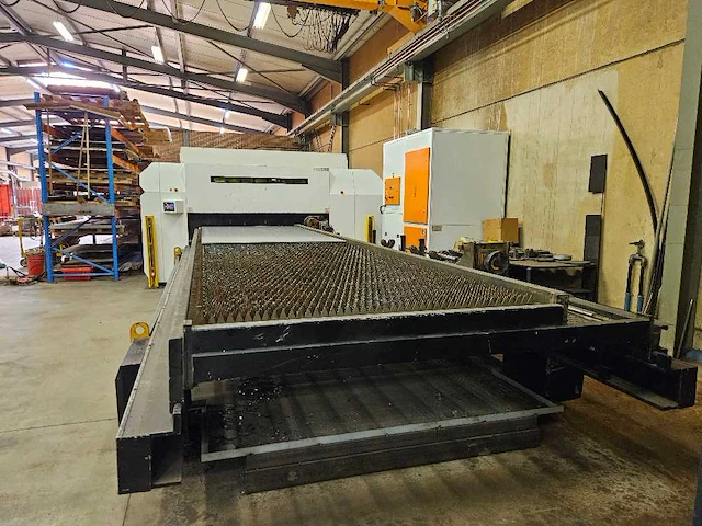 Ermaksan ipg - fibermak momentum gen 2 - lasersnijmachine - 2014 - afbeelding 25 van  28