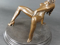 Erotisch brons op maremeren basement - afbeelding 2 van  5