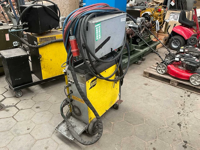 Esab mig325 lasmachine - afbeelding 1 van  6