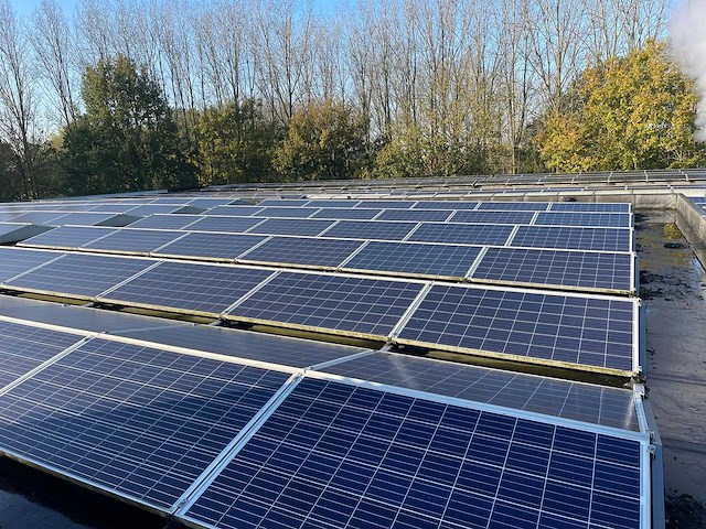 Esdec - flatfix - platdak onderconstructie (oost-west) t.b.v. 100 zonnepanelen - afbeelding 2 van  3