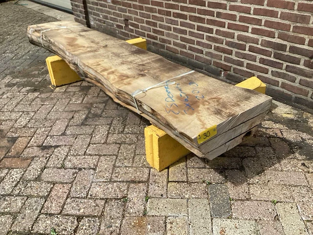 Esdoorn - 2018 gezaagd 200 x 500 x 2430 mm - schaaldeel (3x) - afbeelding 1 van  6